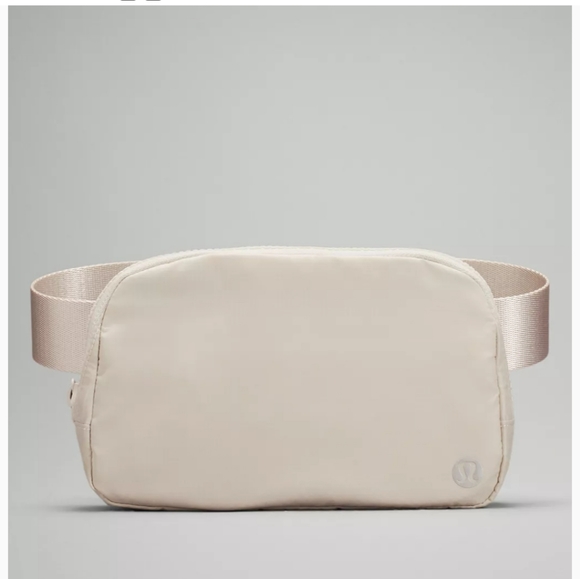 lululemon athletica Handbags - Lululemon Everywhere Belt Bag